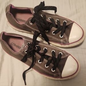 Converse Kids Low Top Sneakers in Brown with Pink Trim